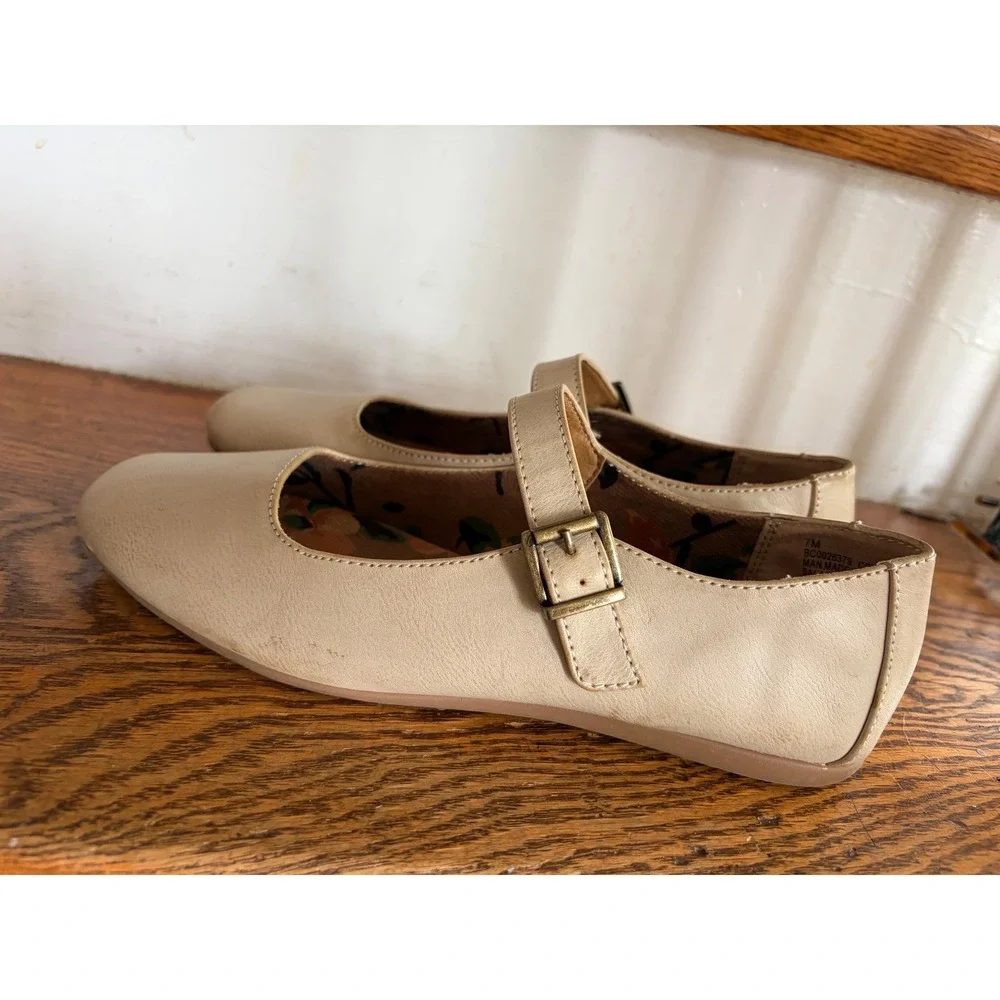 B.O.C. Womens Mary Jane Flats Beige Tan Buckle Strap Floral Memory Foam